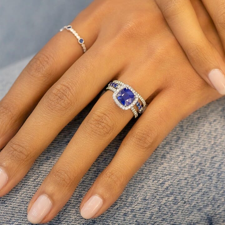 2.61 carat Sapphire and Diamond Platinum Ring flat