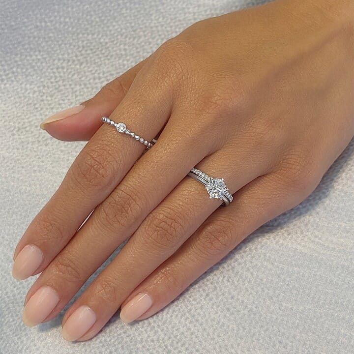 1 carat engagement rings on hand