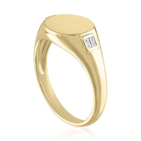 Engravable Signet Ring front view yellow gold